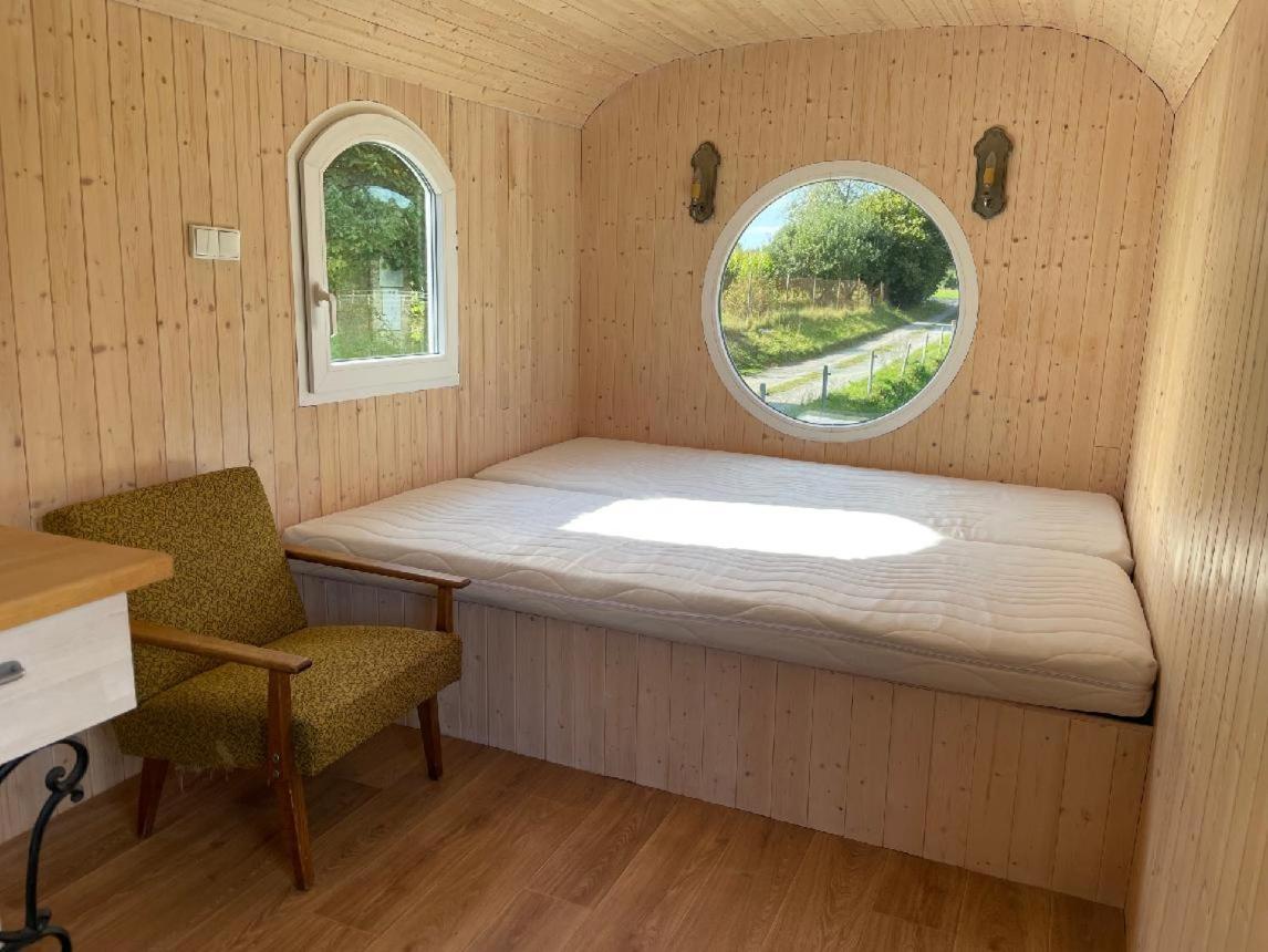Glamping - Stylova Maringotka V Srdci Ladova Kraje, Pobliz Hlavniho Mesta Prahy Stribrna Skalice Bagian luar foto
