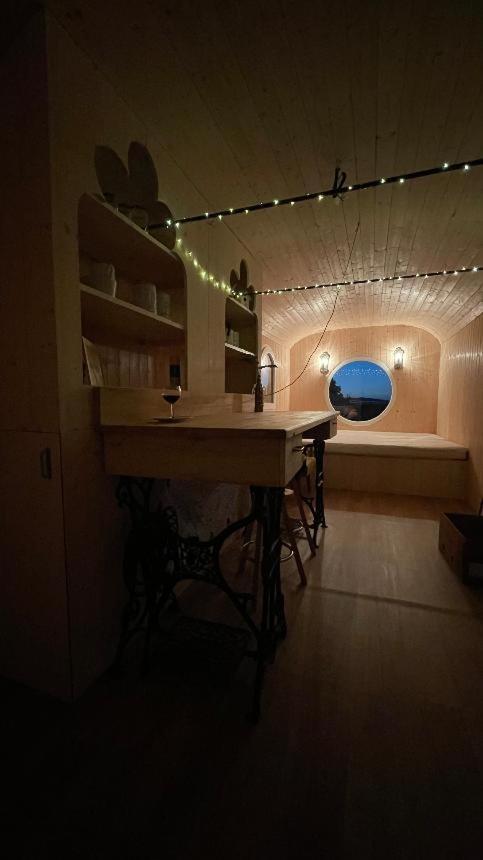 Glamping - Stylova Maringotka V Srdci Ladova Kraje, Pobliz Hlavniho Mesta Prahy Stribrna Skalice Bagian luar foto