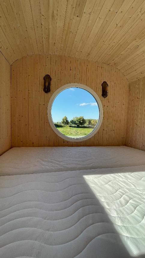 Glamping - Stylova Maringotka V Srdci Ladova Kraje, Pobliz Hlavniho Mesta Prahy Stribrna Skalice Bagian luar foto