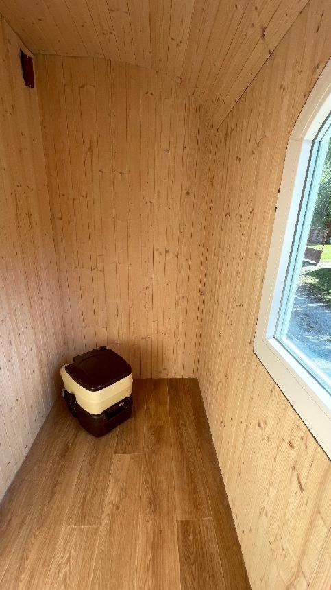 Glamping - Stylova Maringotka V Srdci Ladova Kraje, Pobliz Hlavniho Mesta Prahy Stribrna Skalice Bagian luar foto