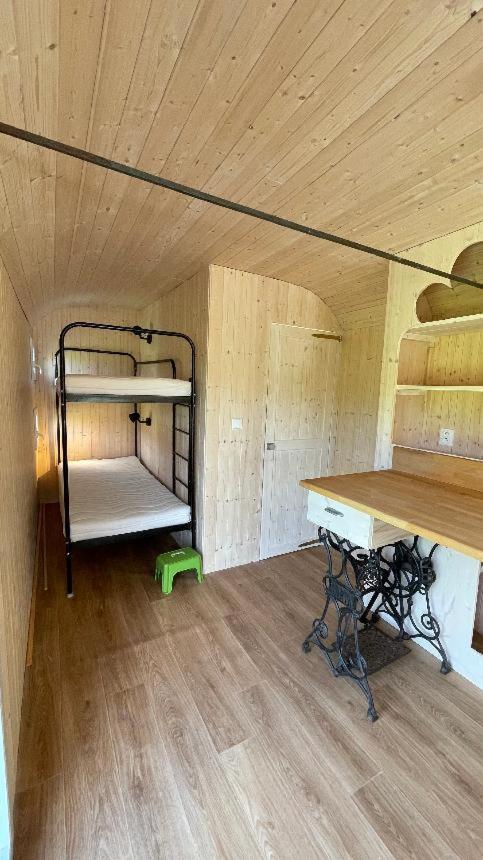 Glamping - Stylova Maringotka V Srdci Ladova Kraje, Pobliz Hlavniho Mesta Prahy Stribrna Skalice Bagian luar foto