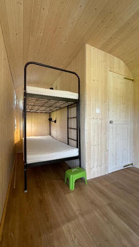 Glamping - Stylova Maringotka V Srdci Ladova Kraje, Pobliz Hlavniho Mesta Prahy Stribrna Skalice Bagian luar foto